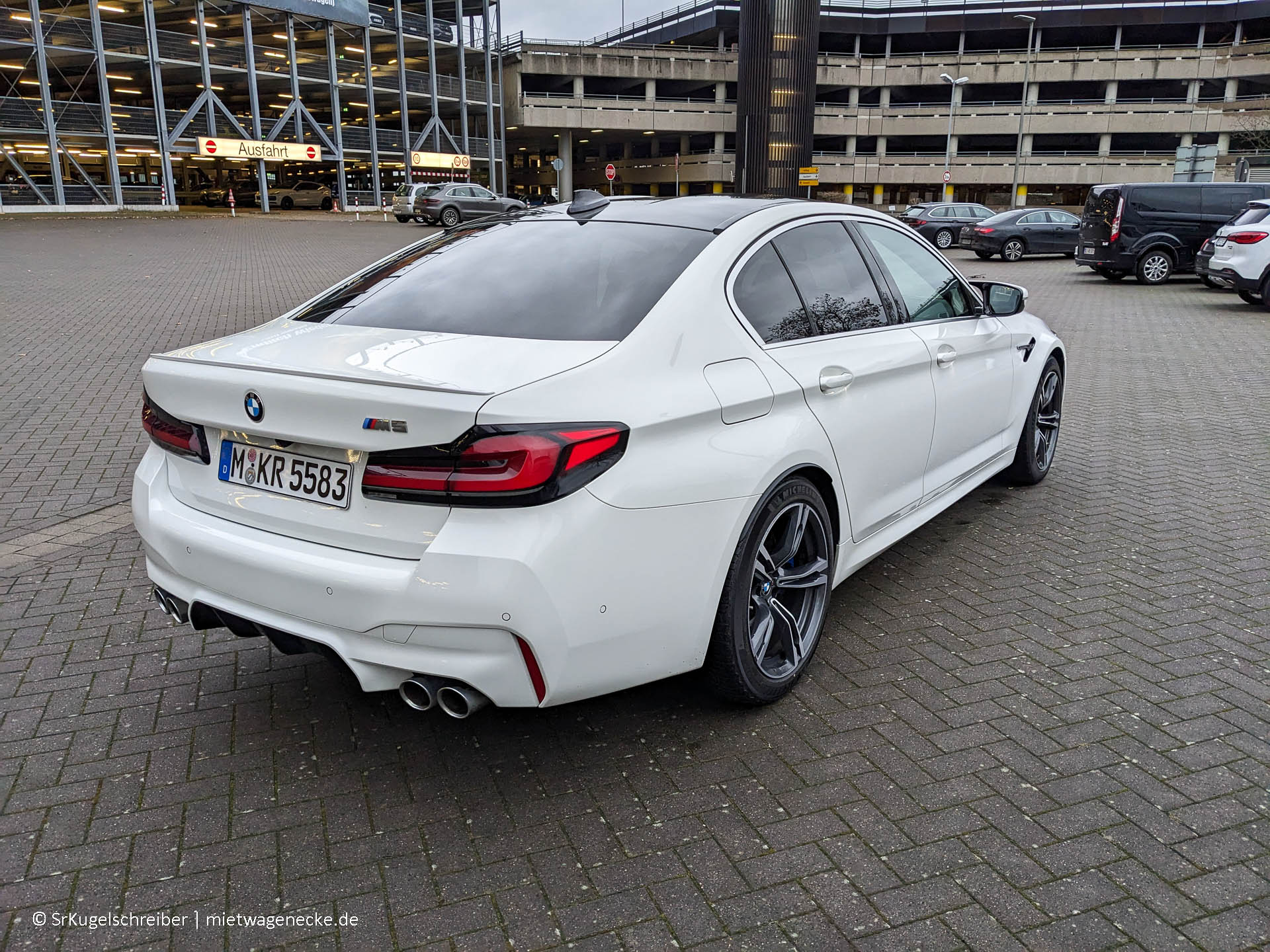 BMW_M5-02.jpg
