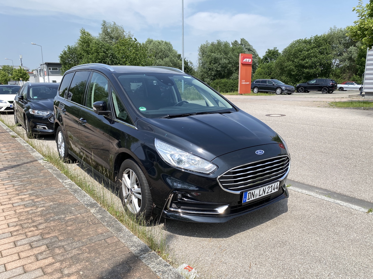 Ford Galaxy_Hertz.JPG