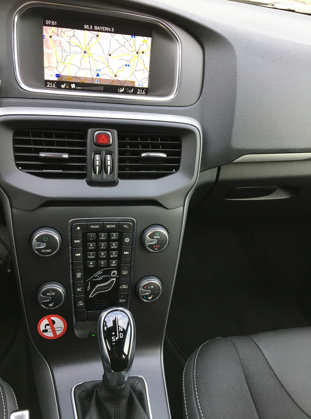 VolvoV40_5.jpg