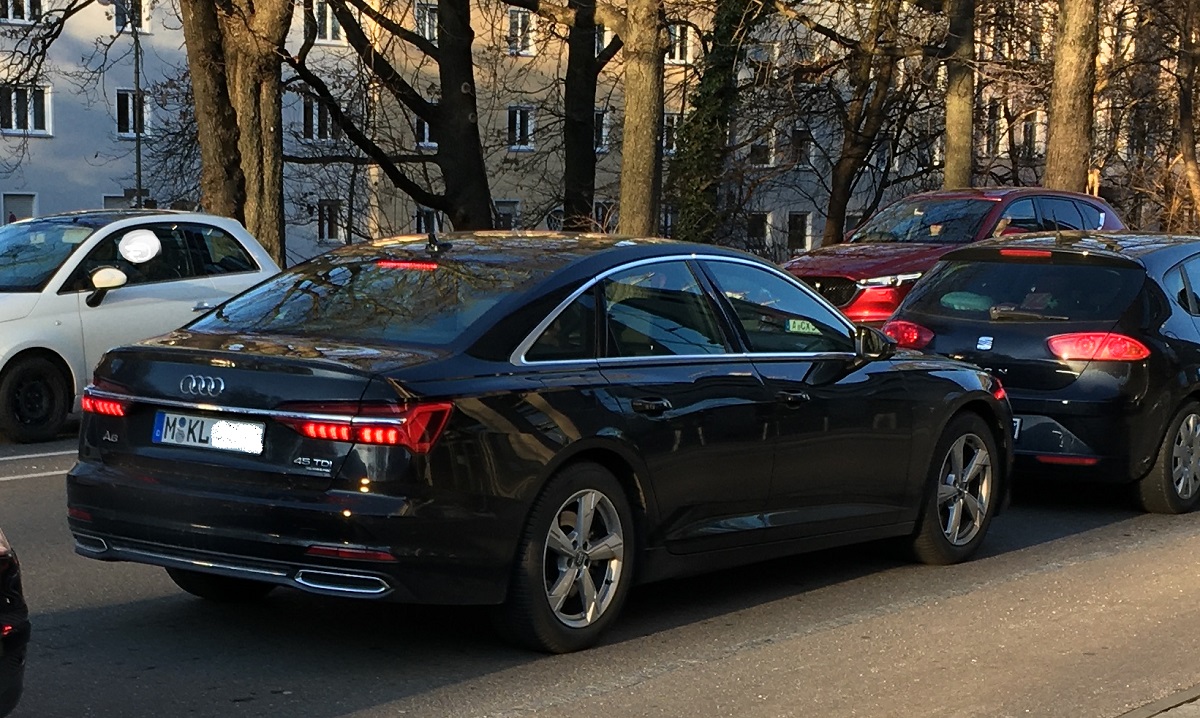 Audi A6 45 TDI Sixt.jpg