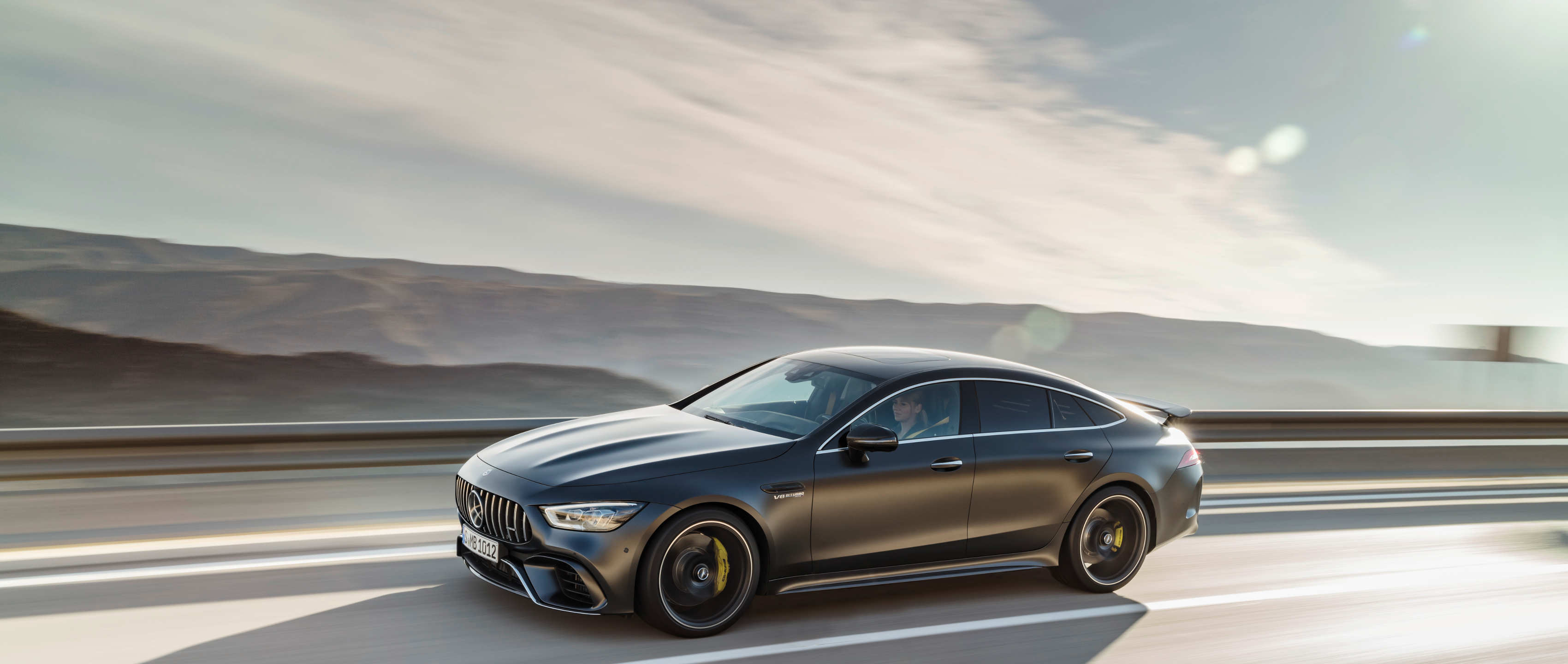 mercedes-amg-gt-63-s-4matic-4-tuerer-coupe-x-290-3400x1440.jpg