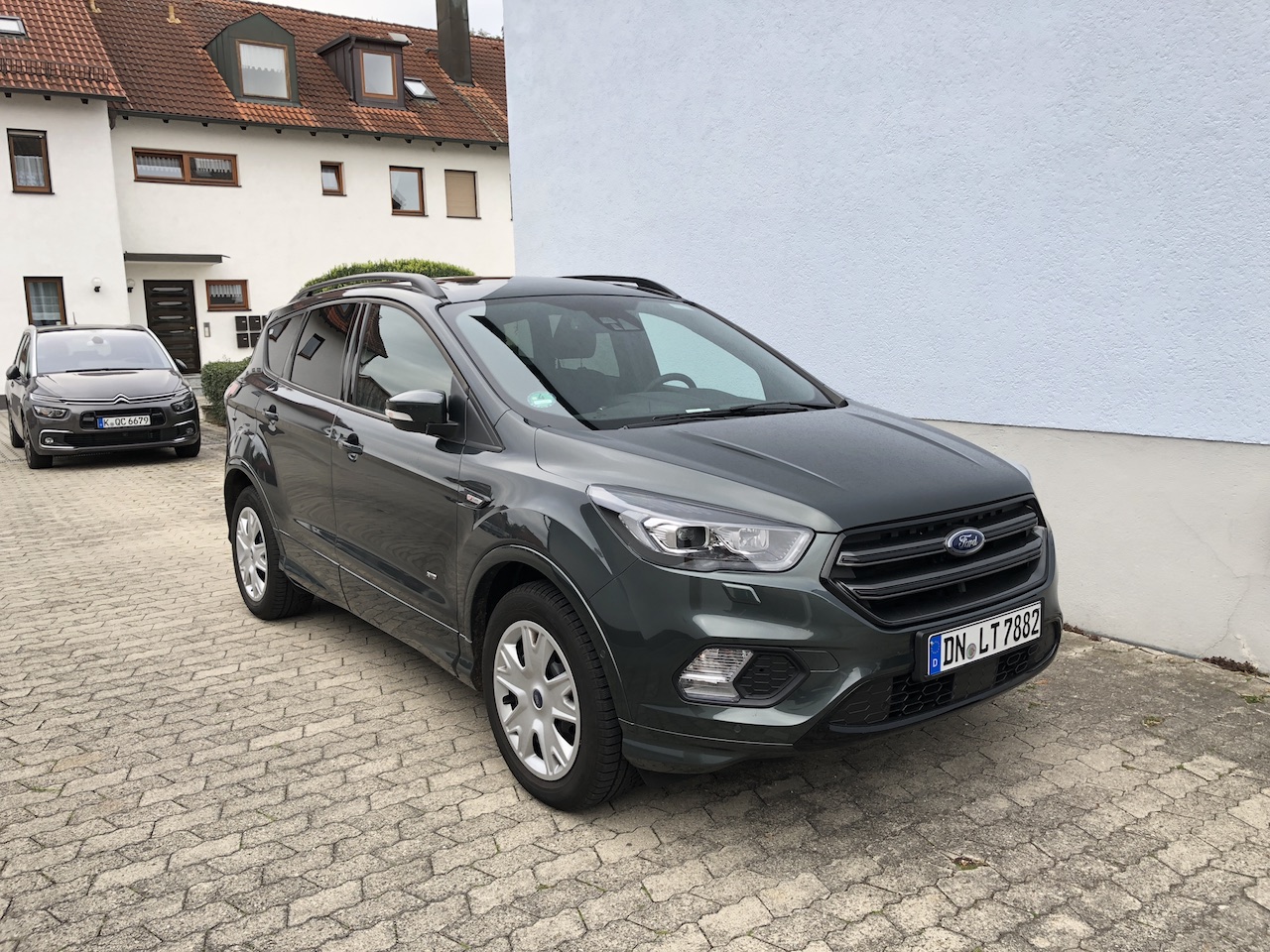 Ford Kuga_01.JPG