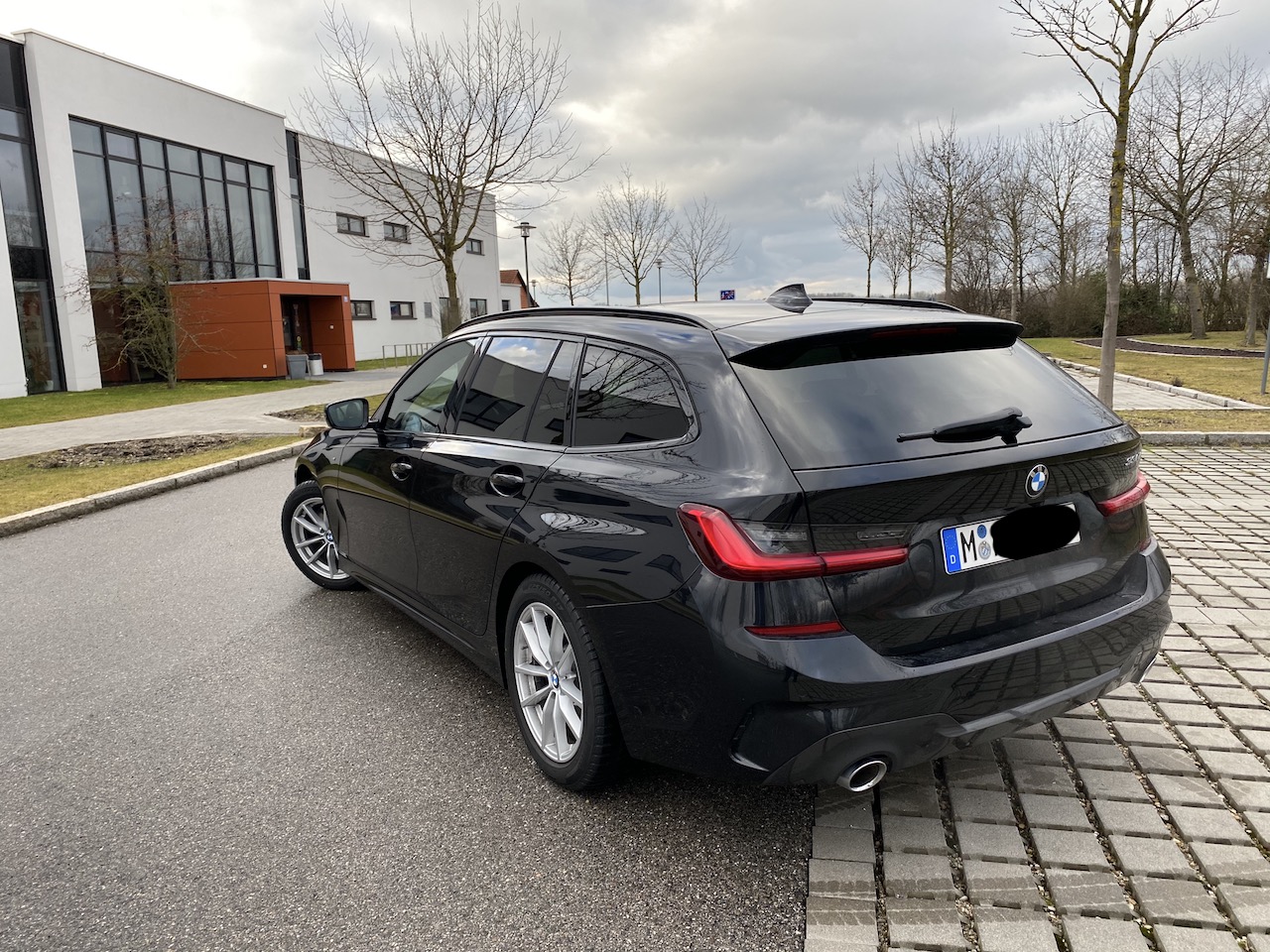 BMW 330iT G21_002.JPG