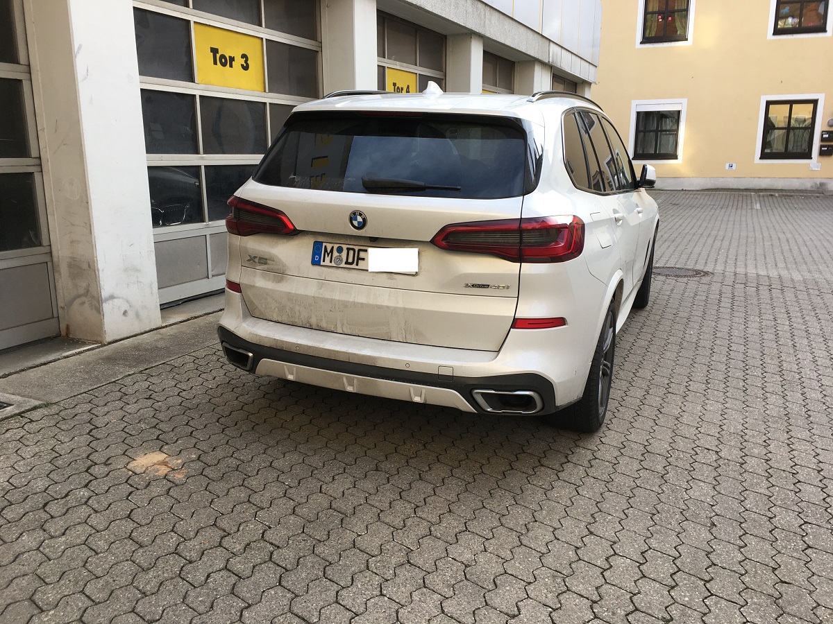 Sixt1.jpg