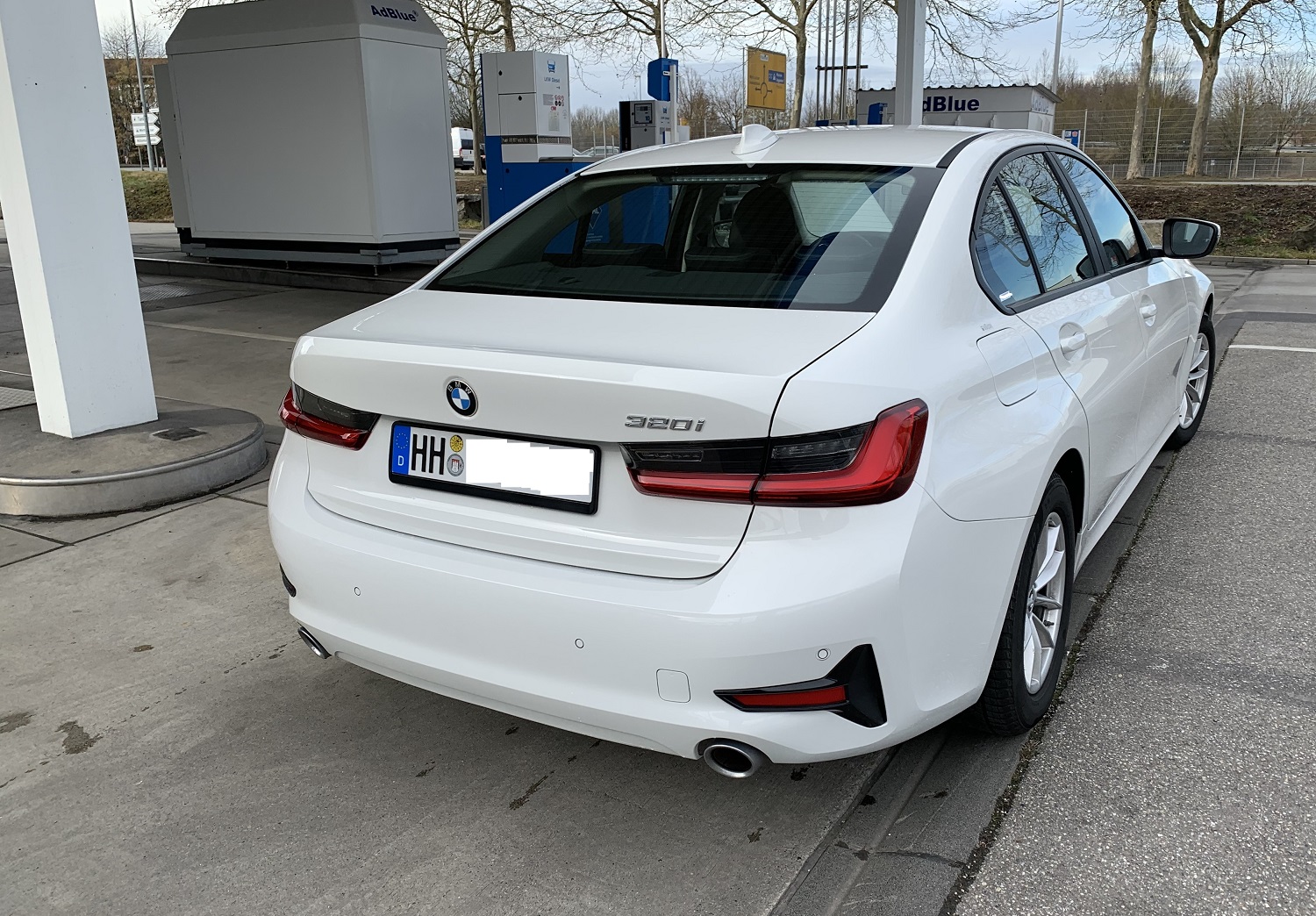 BMW320i_G20_2.jpg
