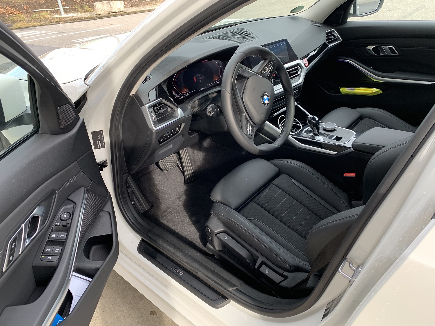 BMW320i_G20_3.jpg