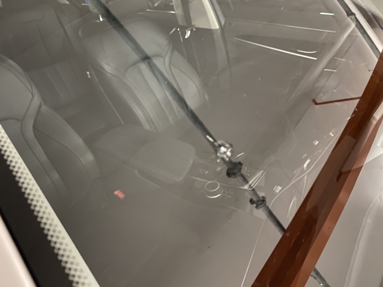 BMW 530e Steinschlag.JPG