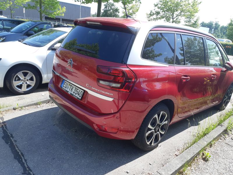 Avis Spacetourer 1.jpg