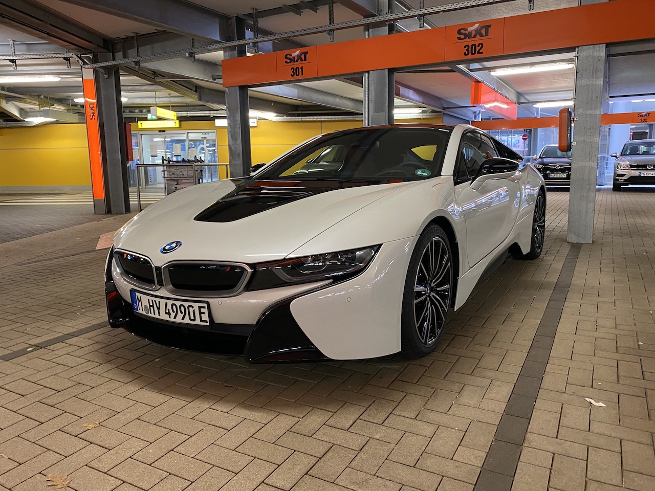 SIXT HAJ_BMW i8.JPG