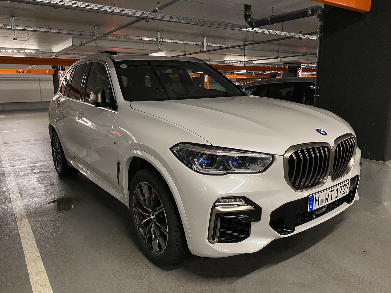 SIXT_BMW X5 M50d.JPG