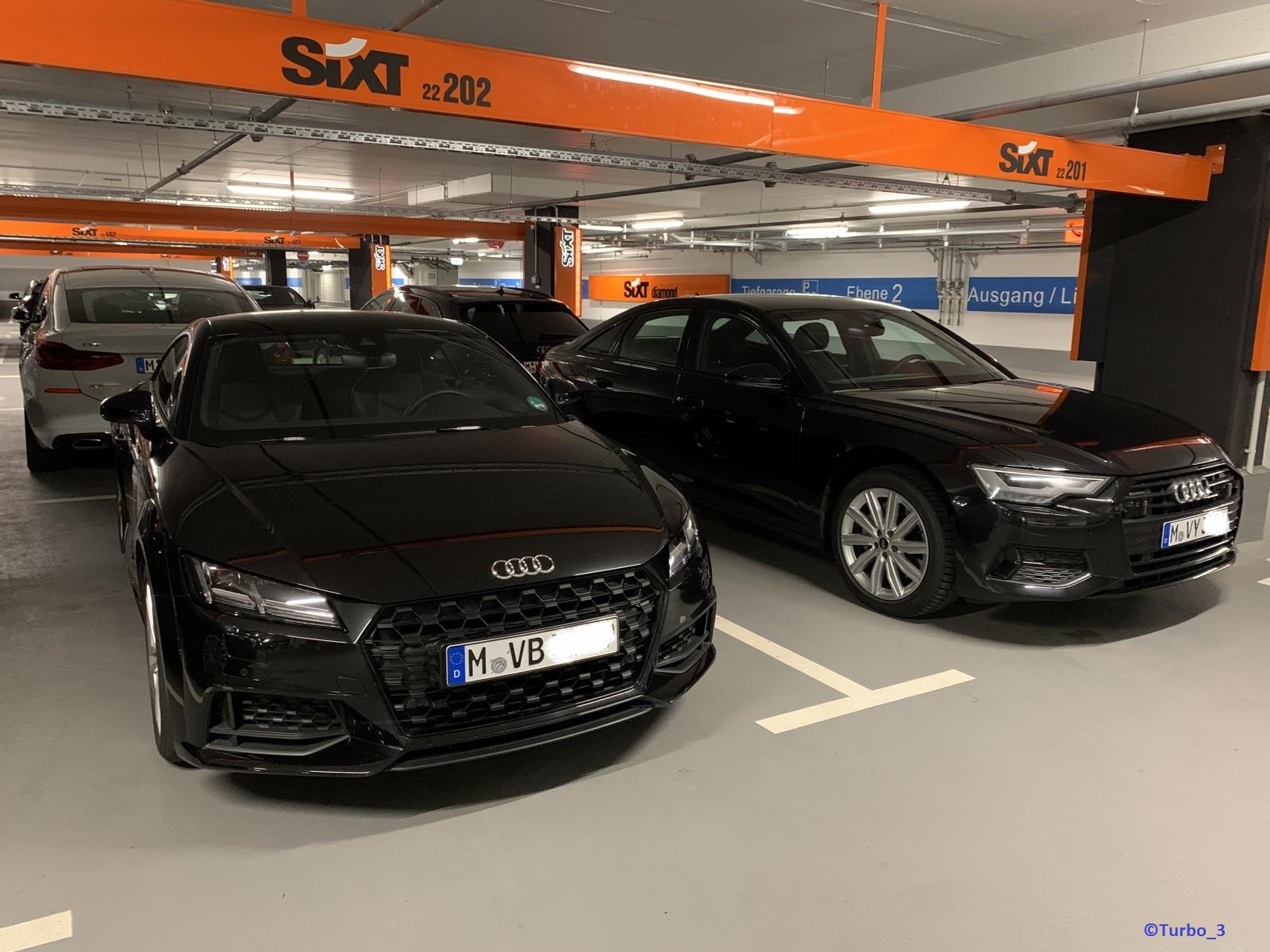 Audi TT und Audi A6 Limousine.jpg