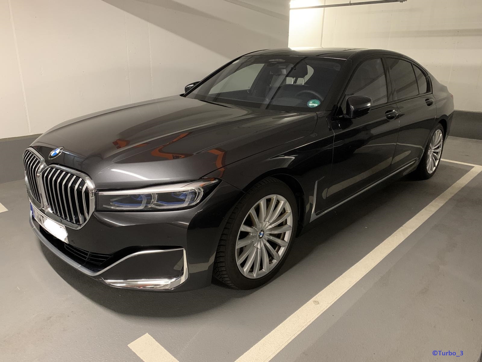 BMW 750i xDrive Front.jpg