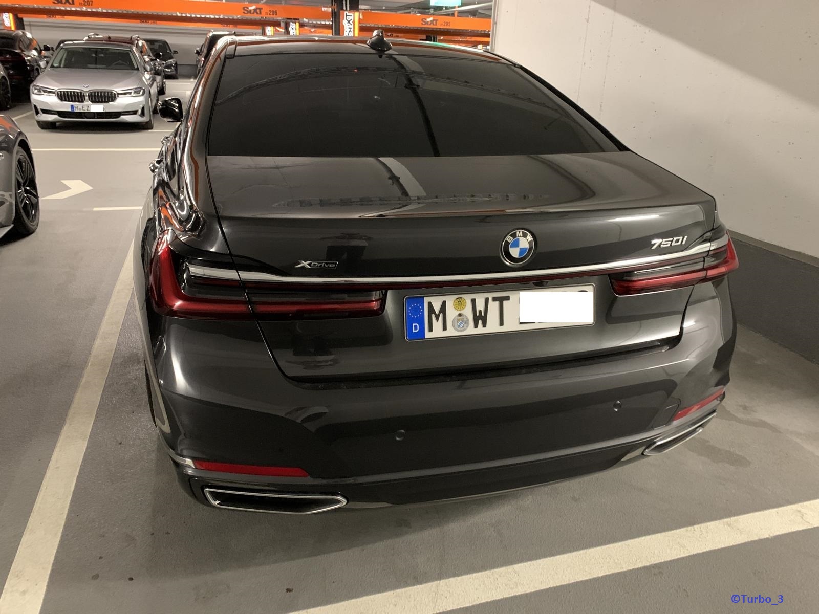 BMW 750i xDrive Heck.jpg