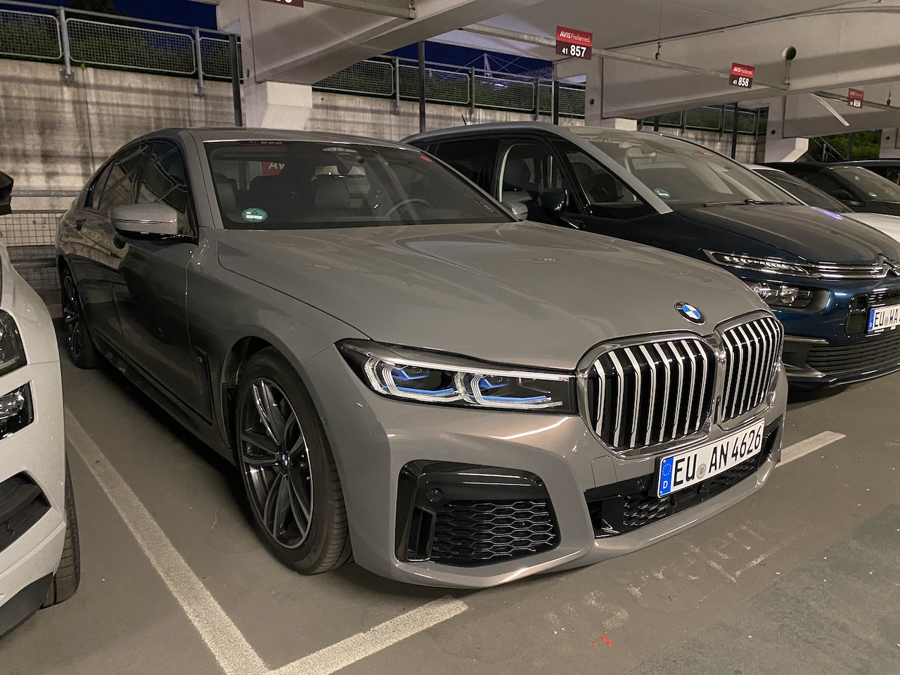 AVIS_BMW 7er M Paket.JPG