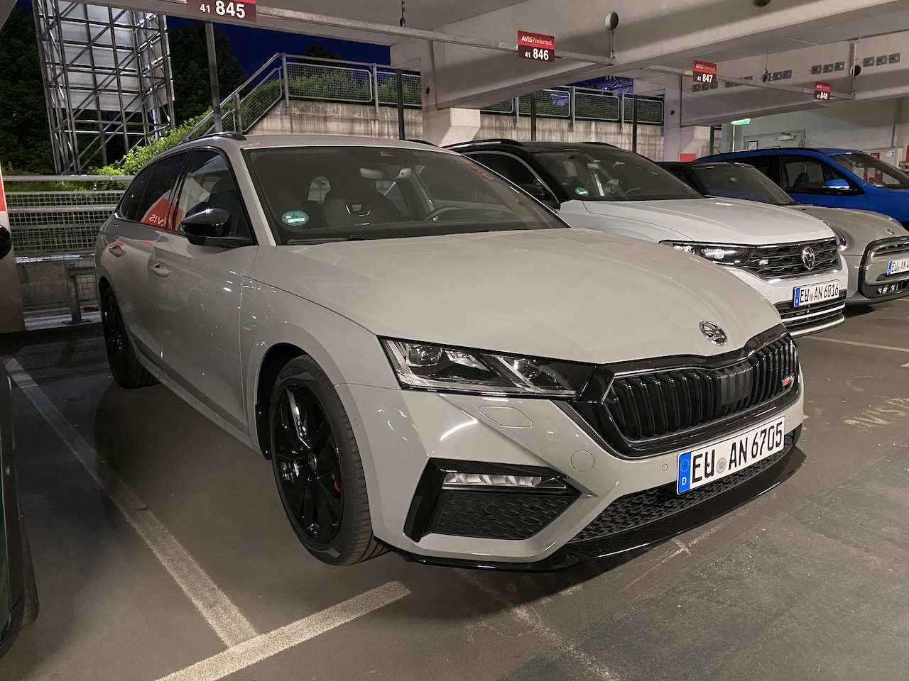 AVIS_Skoda Octavia RS Combi.JPG