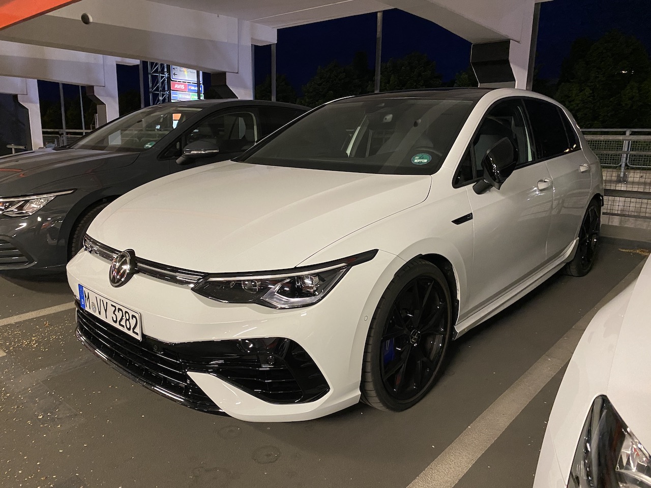 SIXT_VW Golf R.JPG