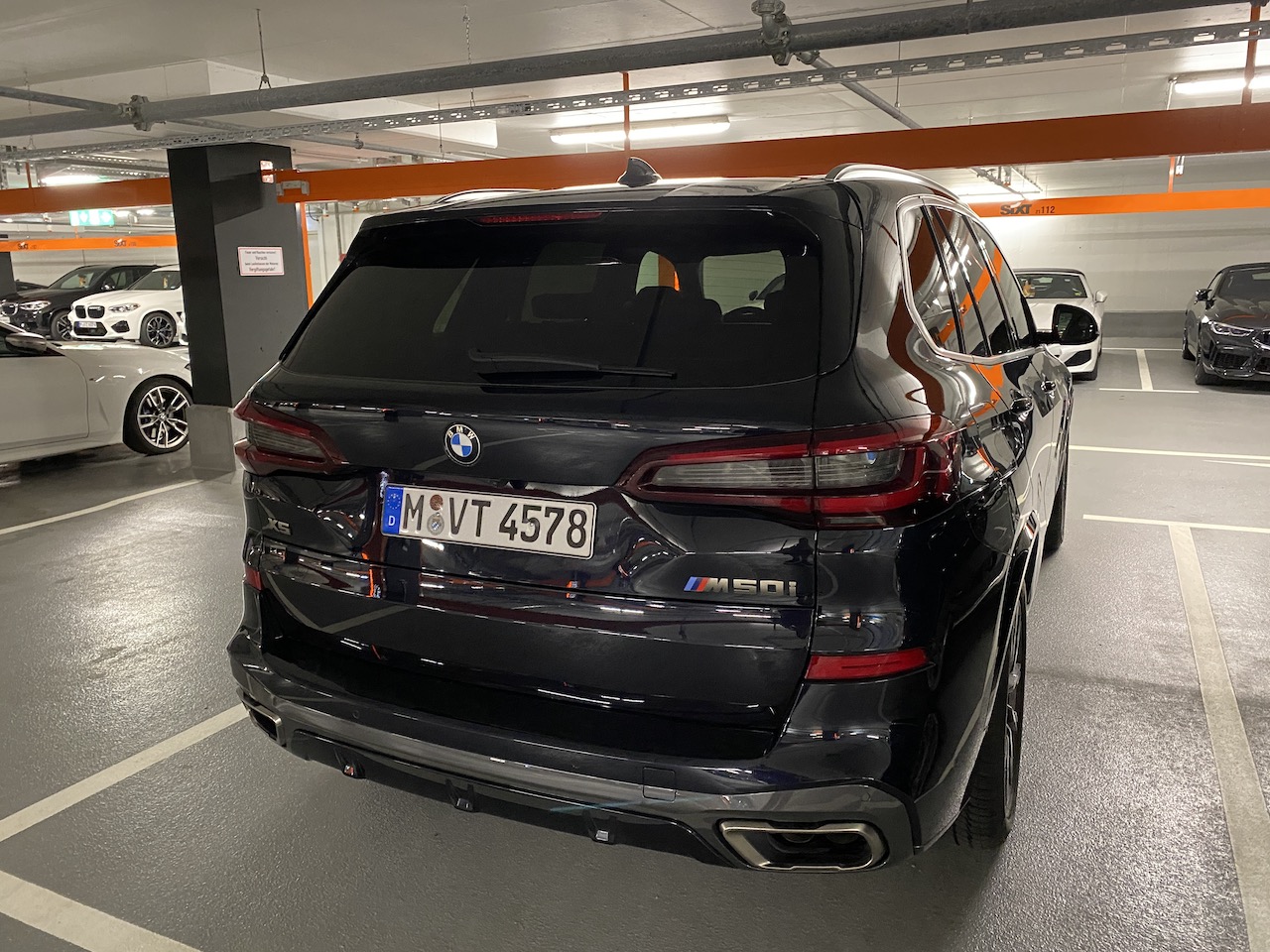 SIXT_BMW X5 M50i.JPG