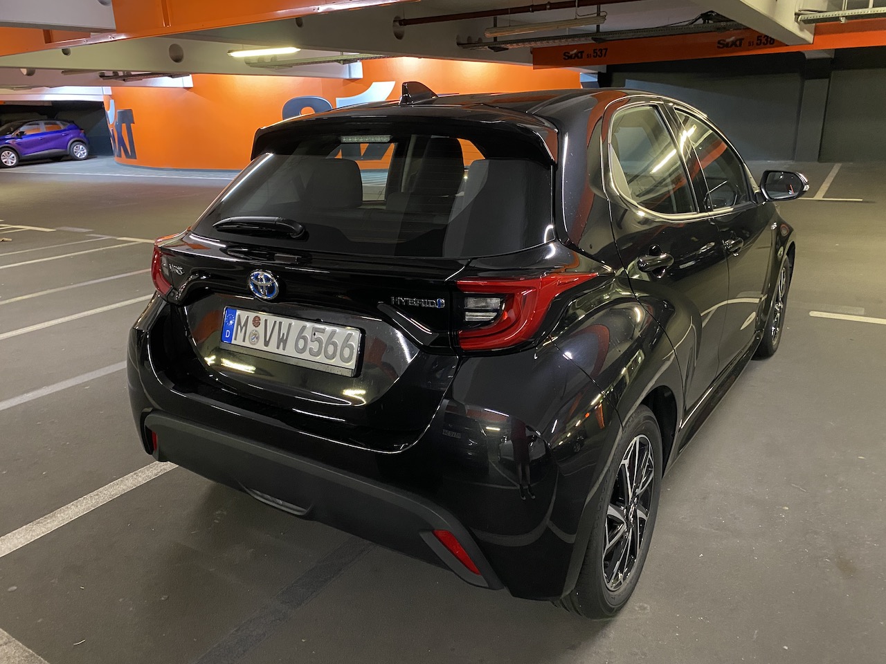 SIXT_Toyota Yaris Hybrid.JPG