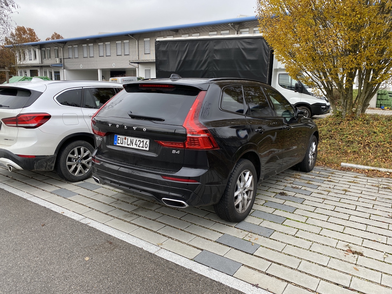 Volvo XC60 B4.JPG